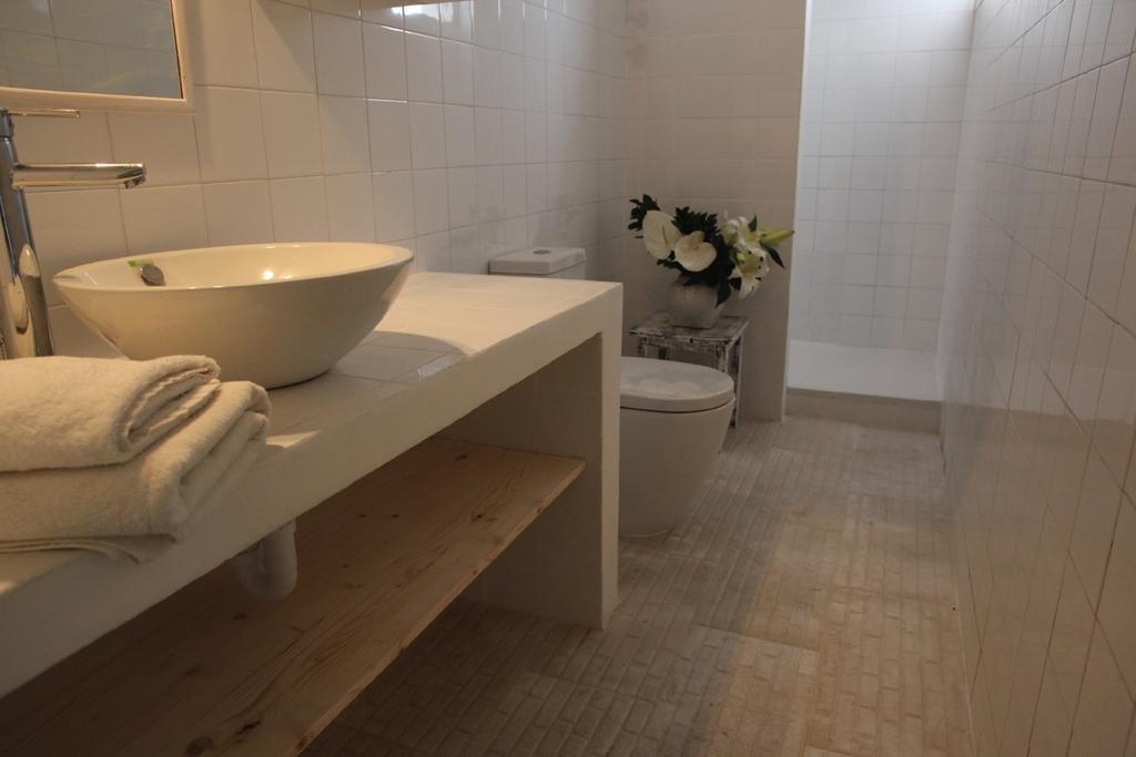 Habitación Doble Estándar con baño compartido y balcón - 2 camas
